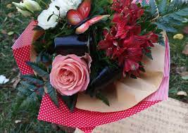 What should a customer be looking for when they are looking for an online florist? post thumbnail image