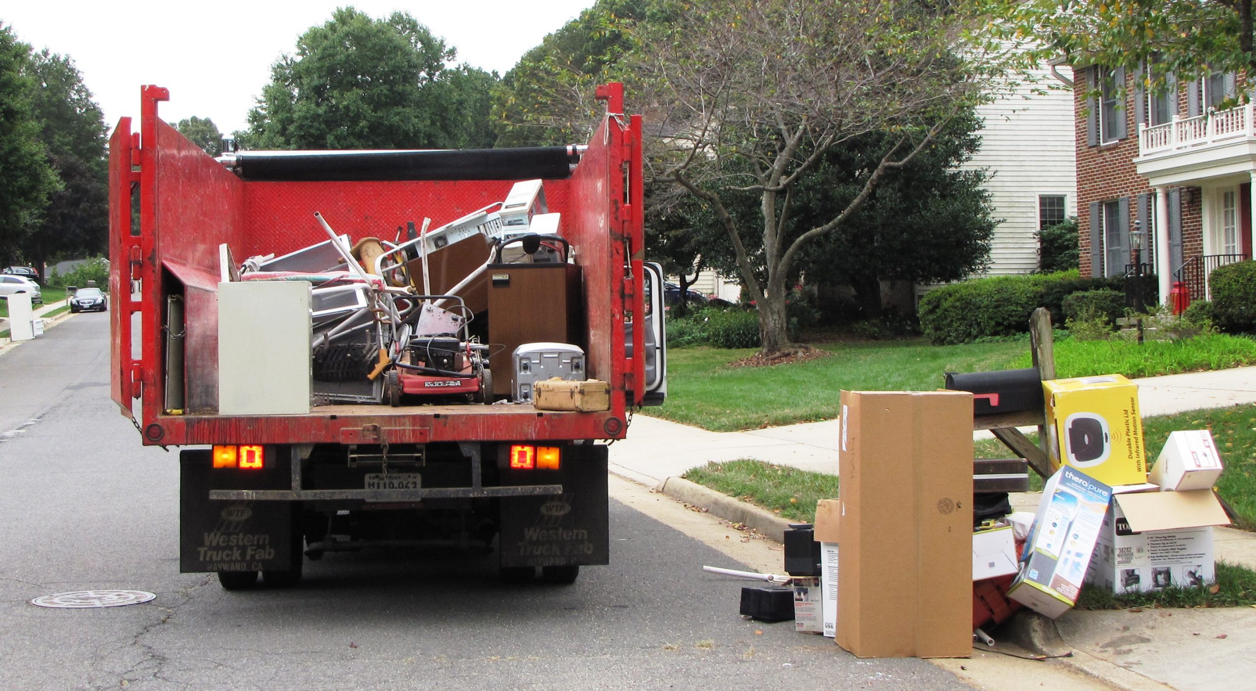 Key Factors of Trash Removal Services You Should Know About post thumbnail image